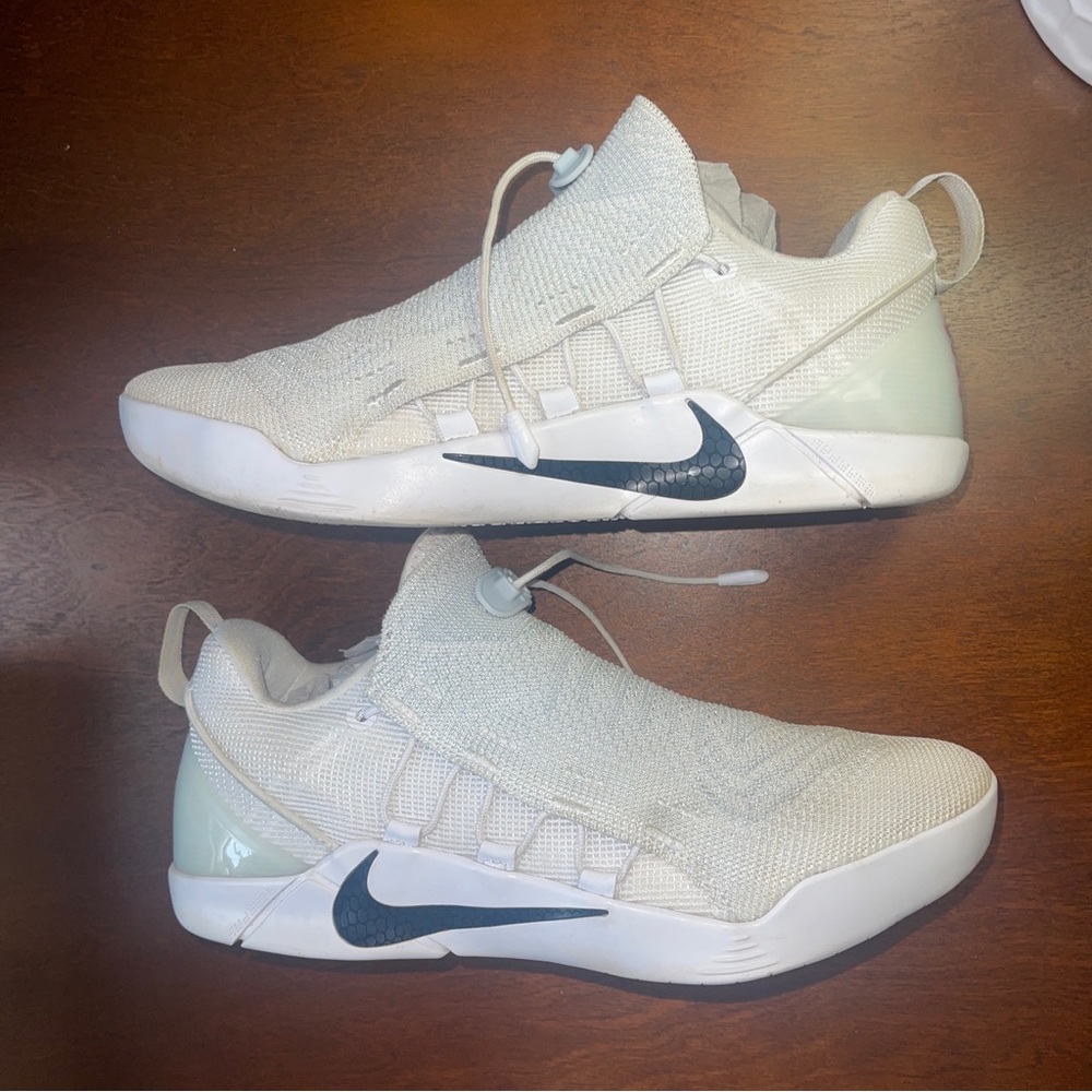 Kobe A.D. Size 8.5 White Used